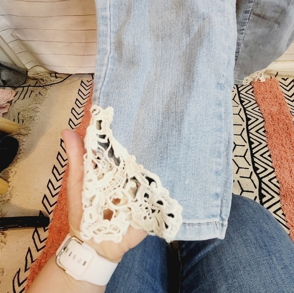 NYDJ CROCHET LACE HEM ANKLE JEANS, SZ 4 - Picture 3 of 16